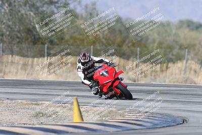 media/Dec-01-2025-Moto Forza (Mon) [[2daa91e15f]]/1-Advanced Group/Session 3 (Turn 3)/